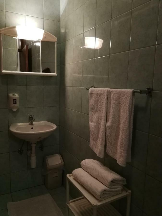 Hotel Kavana I Sobe Monika à Grabrovnik Extérieur photo